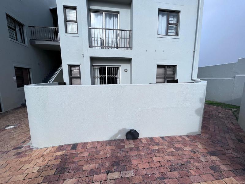 2 Bedroom Property for Sale in Bloemhof Western Cape